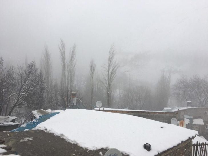 Bahçesaray’da nisan karı sürprizi G4