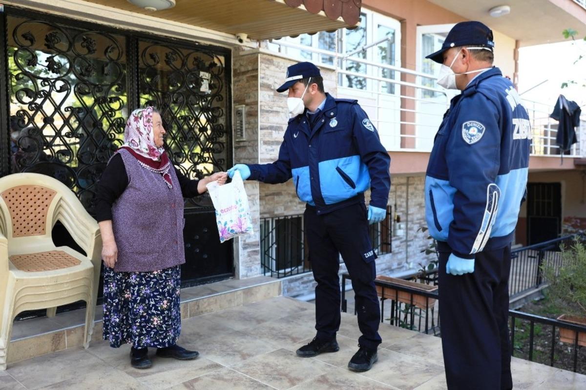 Sokağa &ccedil;ıkma kısıtlamasında Denizli B&uuml;y&uuml;kşehir Belediyesi ekipleri yine seferber oldu