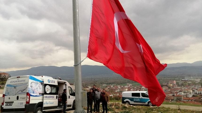 30 metre y&uuml;kseklikte dalgalanan T&uuml;rk bayrağı yenilendi