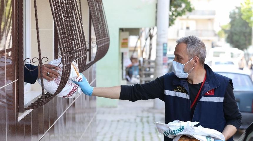Buca&rsquo;da ilk iftar i&ccedil;in 25 bin sıcak Ramazan pidesi