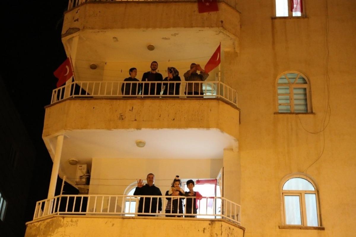 B&uuml;y&uuml;kşehir Belediyesinden evde kalan vatandaşa 3 dilde ilahi dinletisi