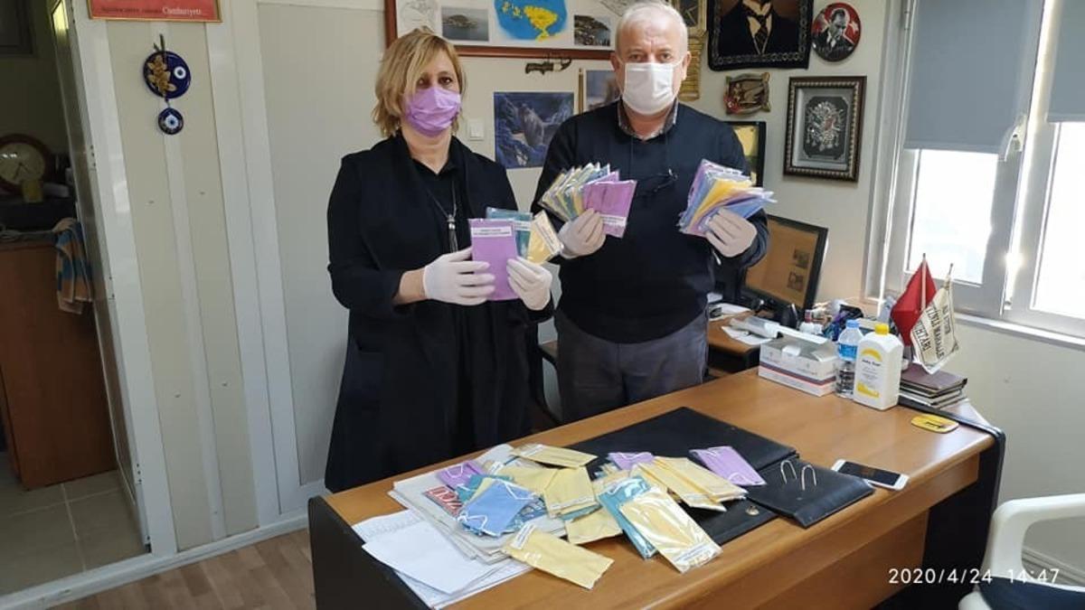 Erdek&rsquo;te kadınlar maske &uuml;retiyor