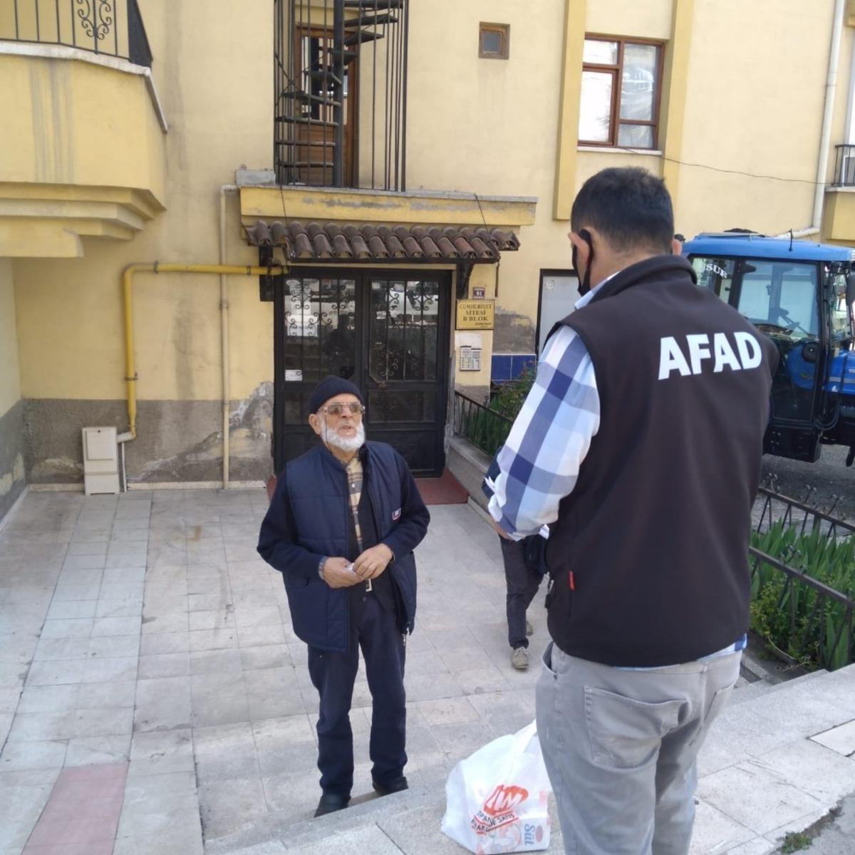 500 kişilik Vefa Sosyal Destek ekibi ihtiya&ccedil;lara koşuyor