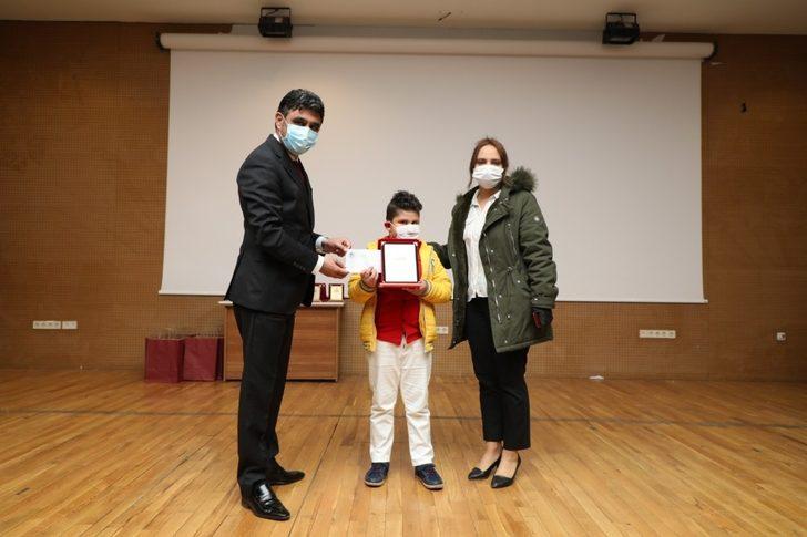 Dilovası’nda şiir yarışmasında ödüller sahiplerini buldu G3