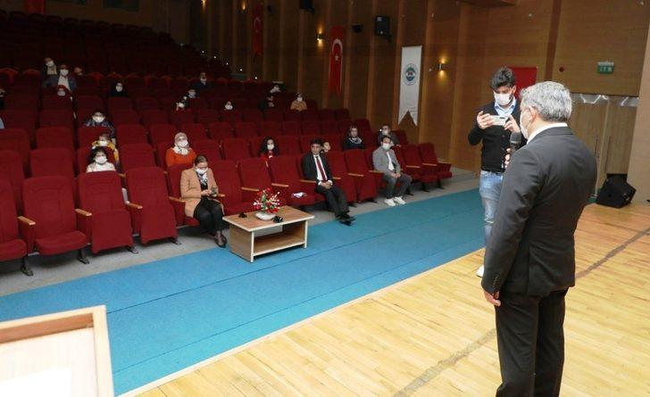 Dilovası’nda şiir yarışmasında ödüller sahiplerini buldu G4