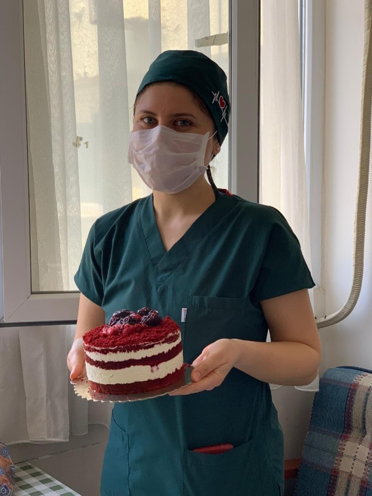 Sultan Hemşire korona vir&uuml;s&uuml; yendi, diğer hastalara umut olacak