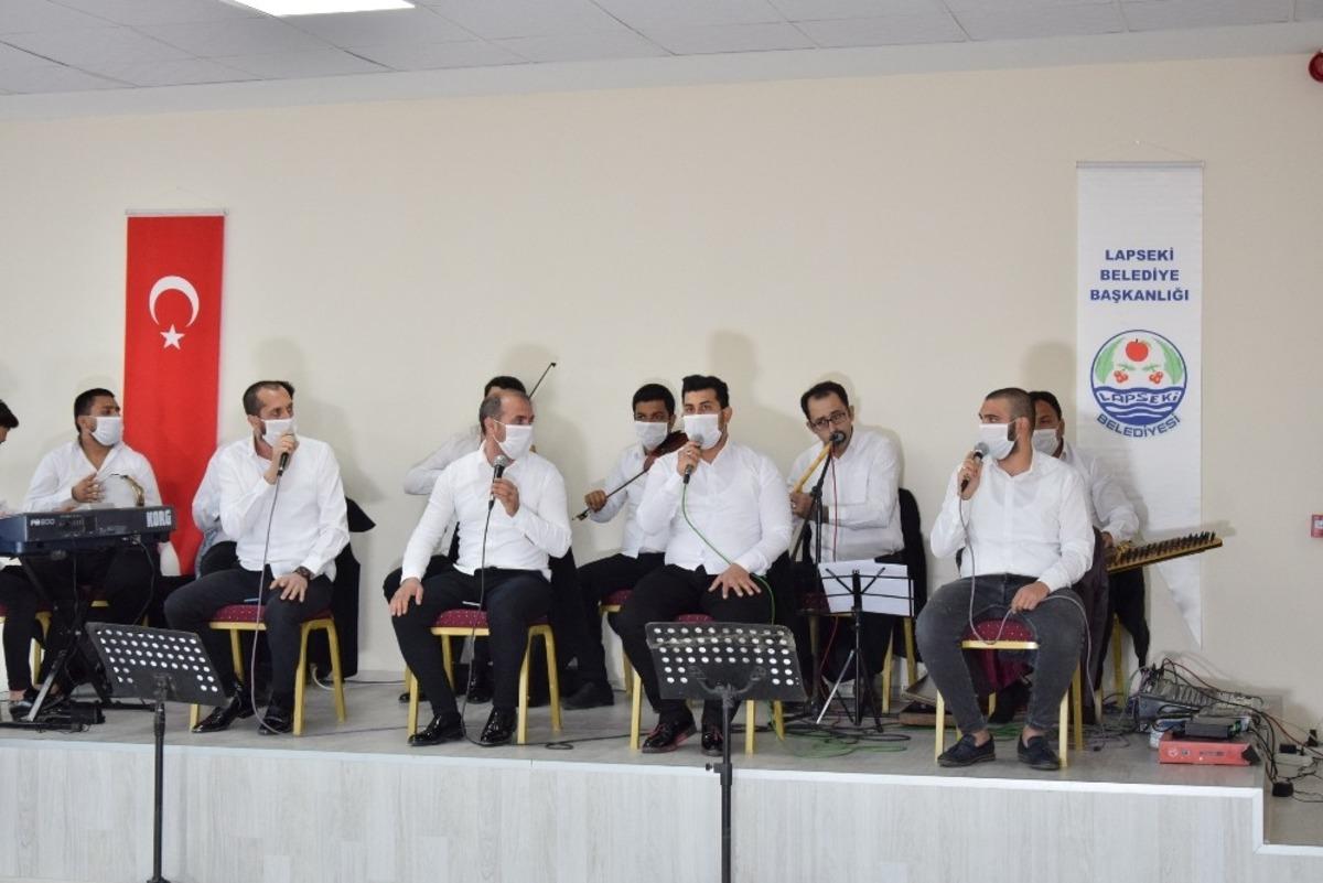 Roman ilahi grubundan korona konseri