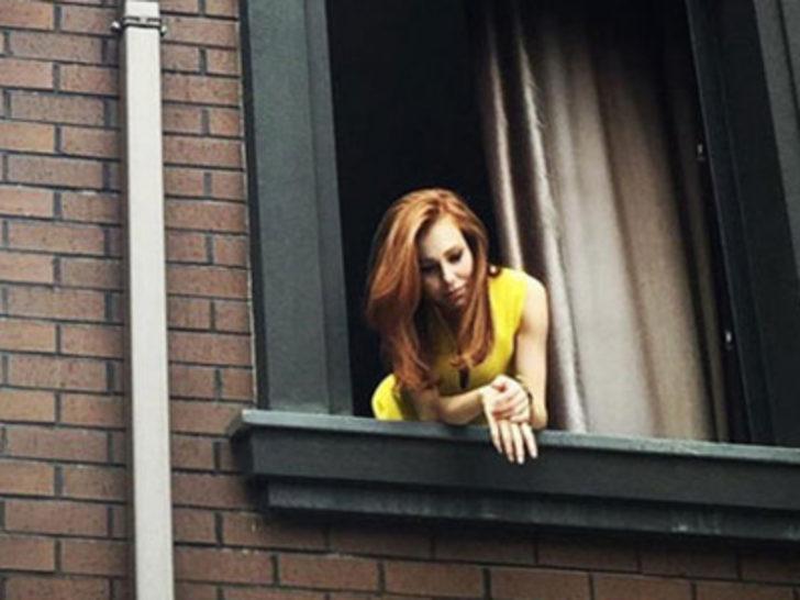 Elçin Sangu rengini belli etti G4