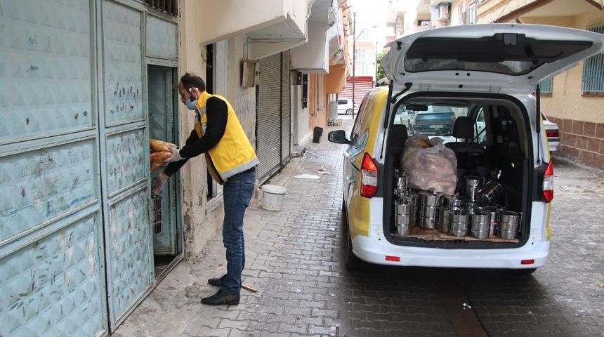 Haliliye’de ihtiyaç sahibi ailelere iftarlık yemek