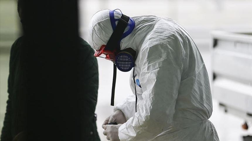 Son dakika: Koronavir&uuml;sten son 24 saatte ABD'de 1993, İngiltere'de 813 kişi &ouml;ld&uuml;