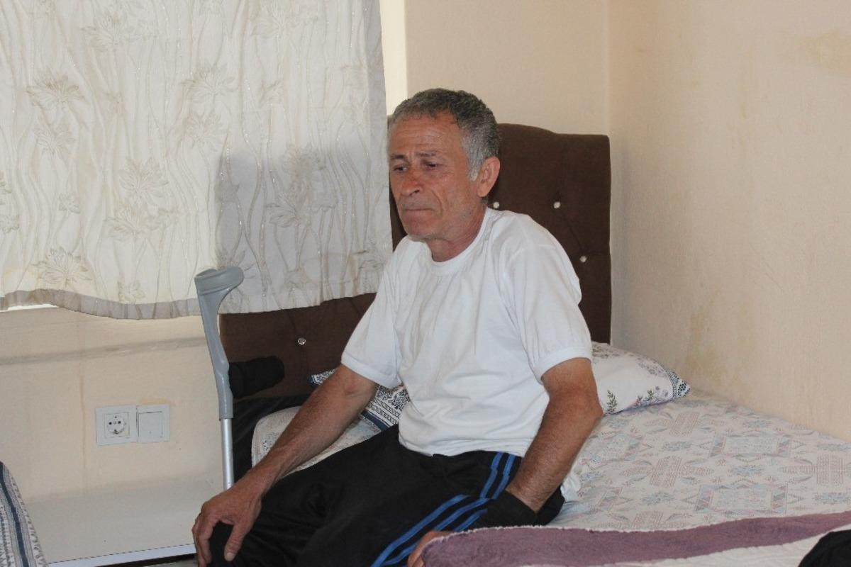 Aftan &ccedil;ıkıp sokakta yaşayan vatandaşa yardım gecikmedi