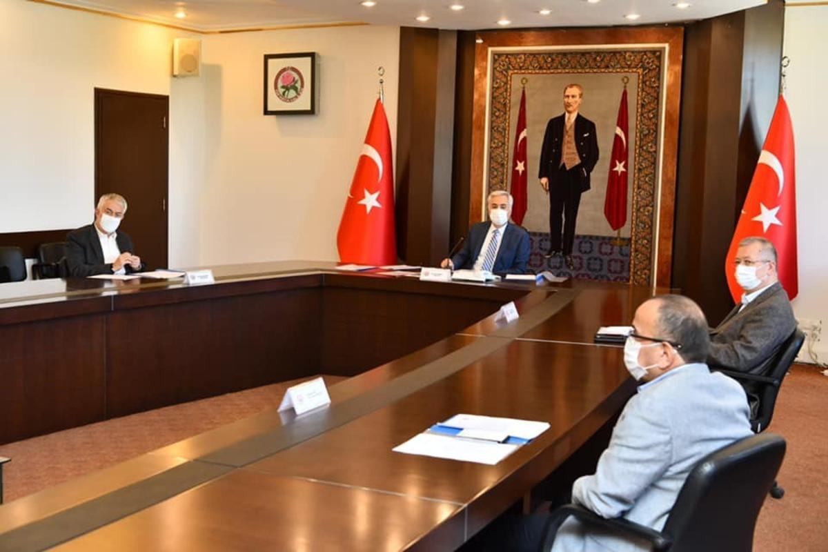 Vali Seymenoğlu&rsquo;ndan &uuml;retici ve esnafa &ccedil;ağrı: &ldquo;Bu d&ouml;nemde k&acirc;r yapmayı ikinci plana bırakacağız&rdquo;