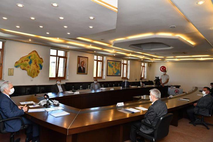 Vali Seymenoğlu’ndan üretici ve esnafa çağrı: “Bu dönemde kâr yapmayı ikinci plana bırakacağız” G3