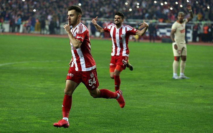 Menajeri, Mert Hakan'ı Fenerbahçe'ye götürdü G4