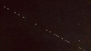 Hiç kimse ne olduğunu anlayamadı! Gökyüzünde esrarengiz ışık şaşkınlığı