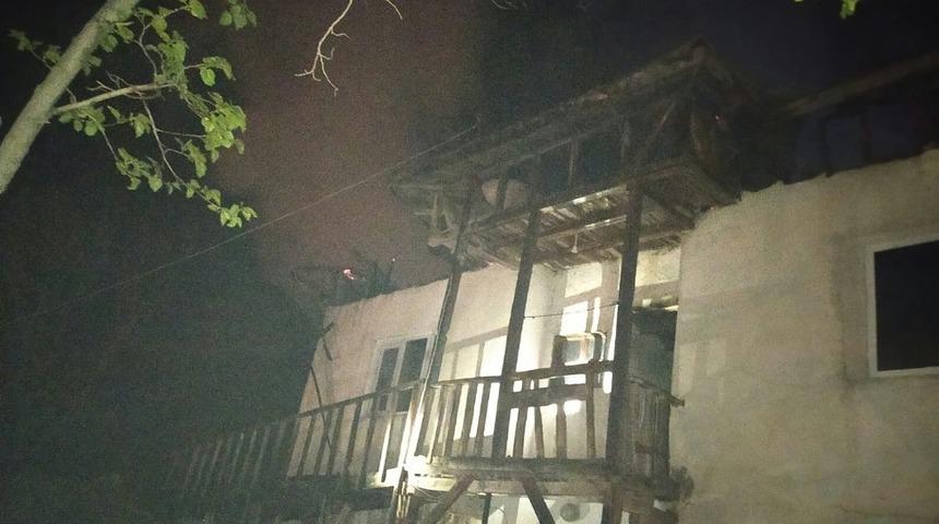 Çorum’da sobadan çıkan kıvılcım evi yaktı