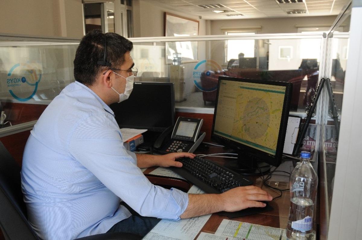 G&uuml;nde 3 bin &ccedil;ağrıya kulak veriyorlar