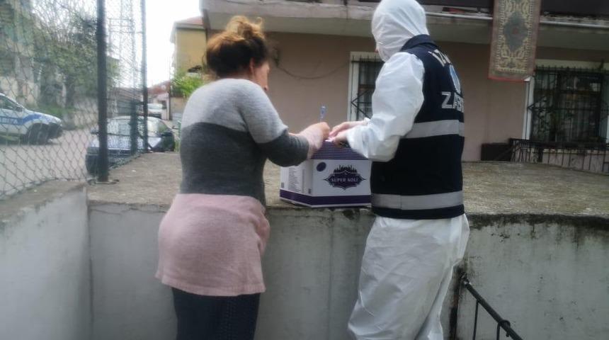 İzmit Belediyesinin yardım kolileri ihtiya&ccedil; sahiplerine ulaştırılıyor