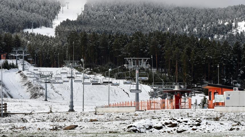 Kars'ın Sarıkamış ilçesinde nisan sonunda kar sürprizi! Her yer beyaza büründü