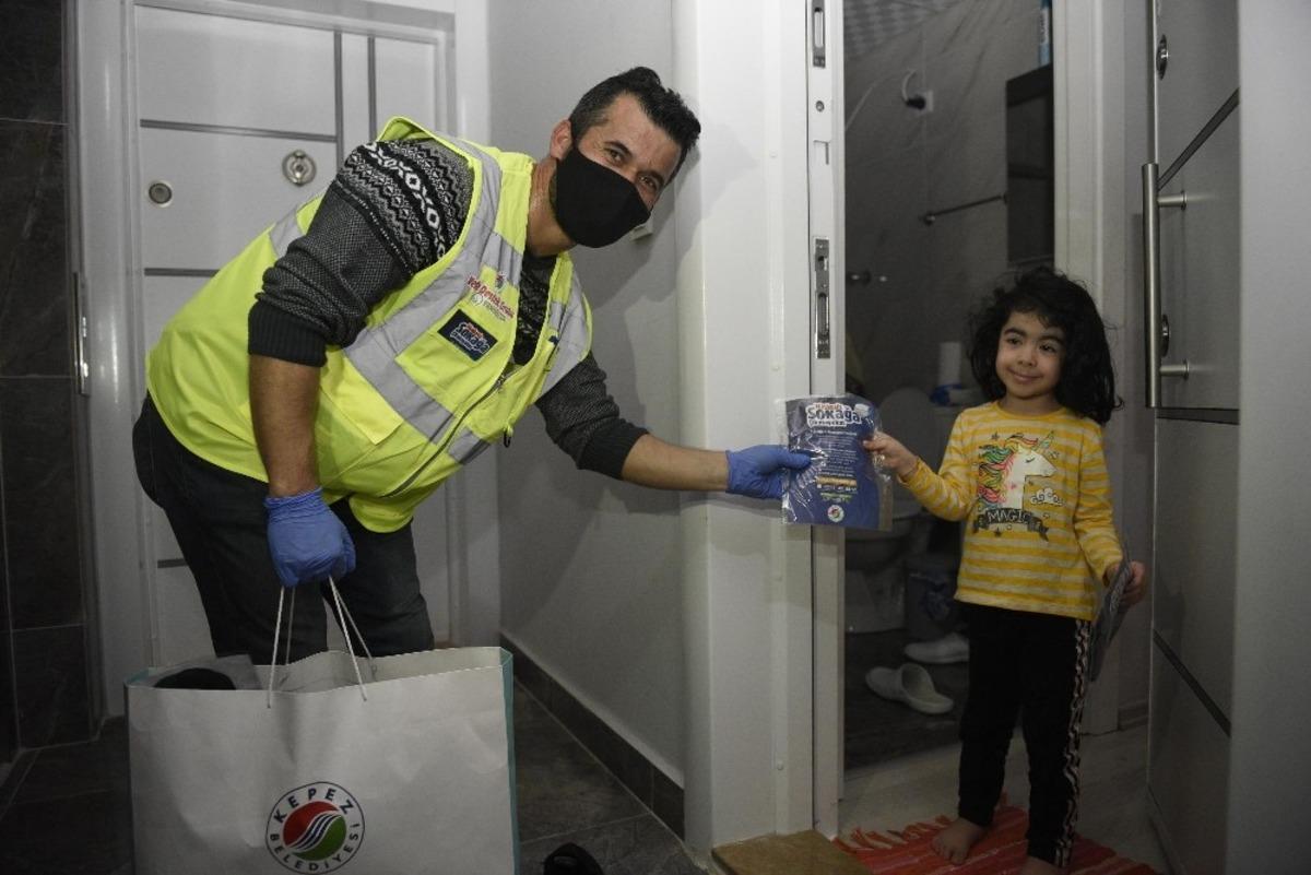 Kepez&rsquo;de 927 bin 336 adet yıkanabilir maske dağıtıldı