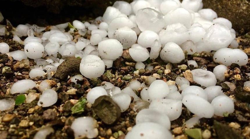 Şırnak Uludere'de ceviz büyüklüğünde dolu yağdı