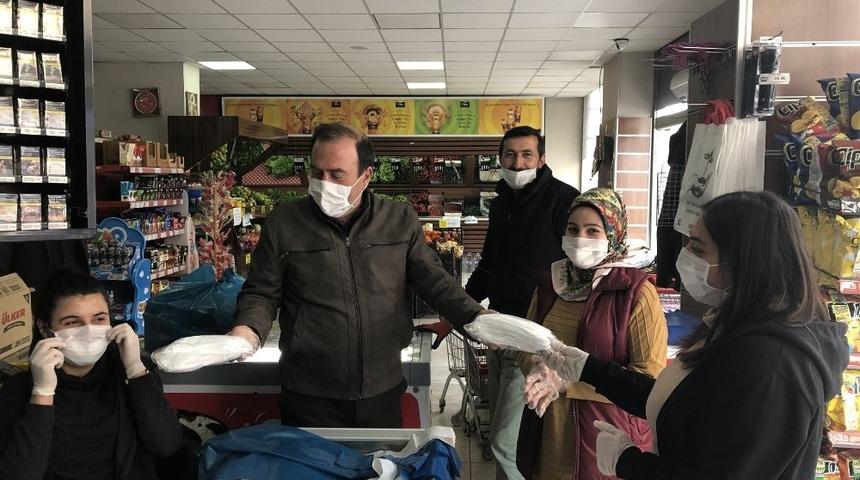 ATSO &uuml;yelerine maske dağıttı