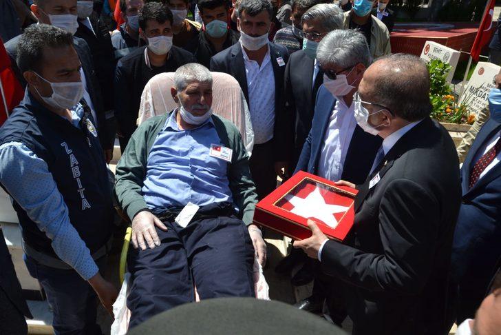 Şehit Ahmet İnce son yolculuğuna uğurlandı, babası sedyeyle katıldı G2