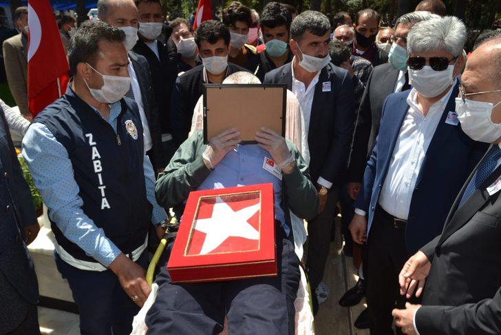 Şehit Ahmet İnce son yolculuğuna uğurlandı, babası sedyeyle katıldı G3