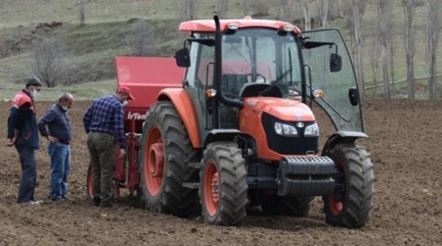 Bayburt&rsquo;ta kuru soğan demonstrasyon ekimi yapıldı