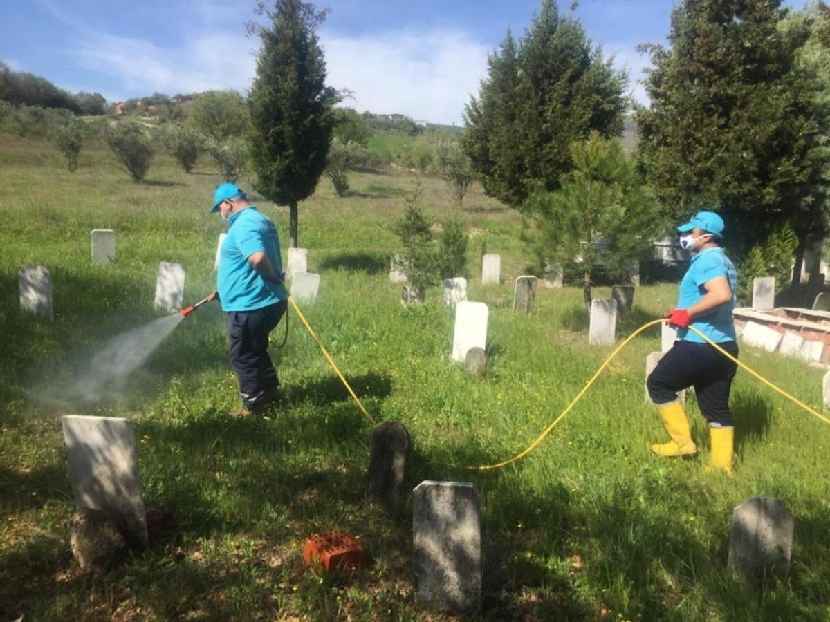 Mezarlıklar bayrama hazırlanıyor
