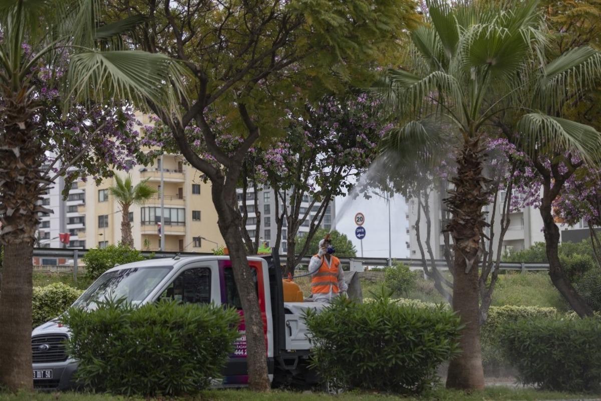 Mersin&rsquo;de belediye ekipleri yasak s&uuml;recinde de &ccedil;alıştı