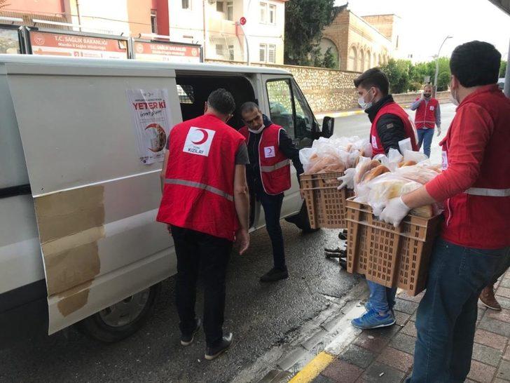 Kızılay’dan iftarda su ve ekmek ikramı G1