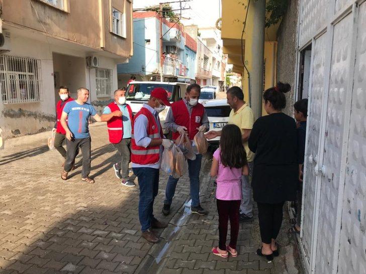 Kızılay’dan iftarda su ve ekmek ikramı G4