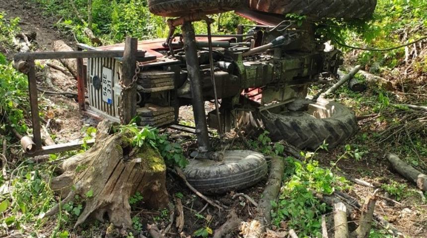 Trakt&ouml;r&uuml;n altında kalarak hayatını kaybetti