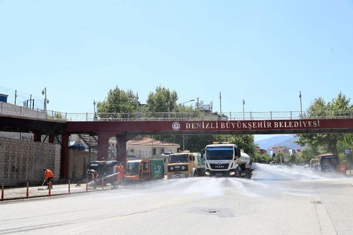 Denizli’de tüm cadde ve sokaklar dezenfekte edilmeye devam ediyor G1