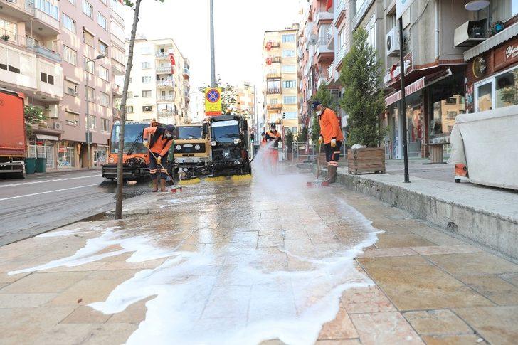 Denizli’de tüm cadde ve sokaklar dezenfekte edilmeye devam ediyor G3