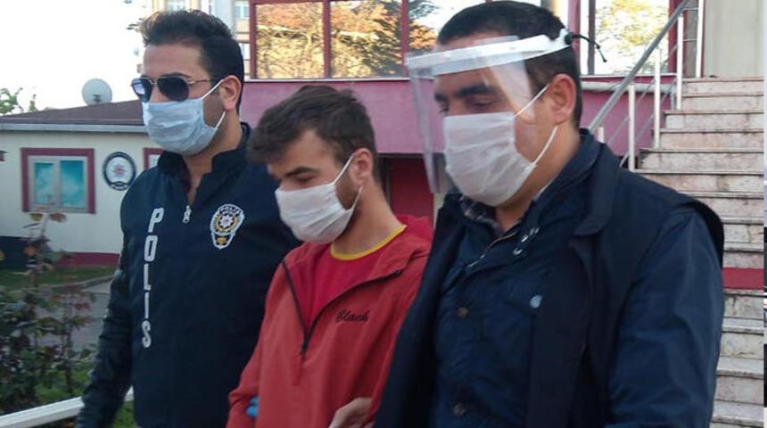 Pencerede İstiklal Marşı okuyan kadını yaralayan maganda yakalandı