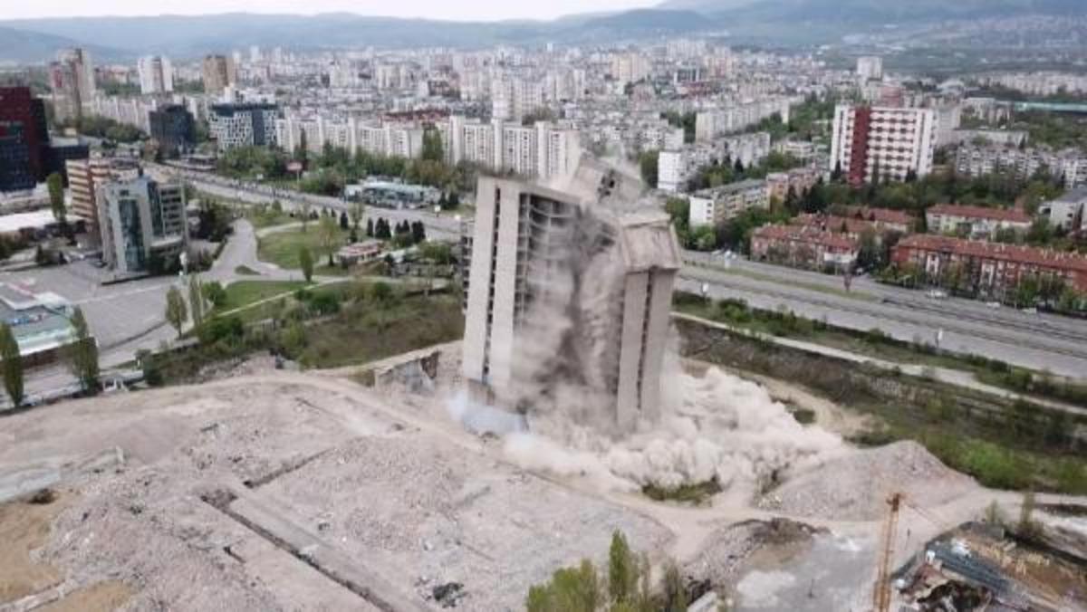 Bulgaristan&rsquo;ın başkenti Sofya&rsquo;da kom&uuml;nizm simgesi 'hayalet' bina imha edildi