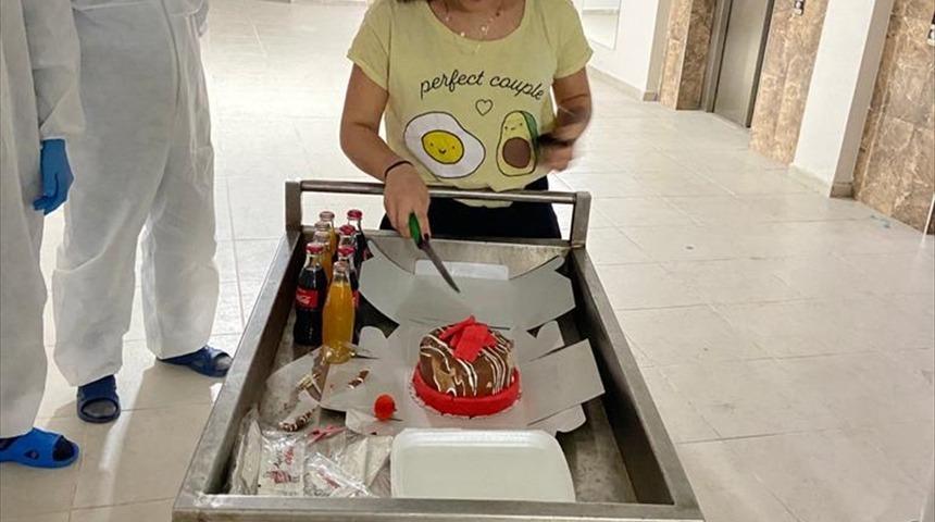 Ukrayna'dan getirilen vatandaşa doğum g&uuml;n&uuml; s&uuml;rprizi