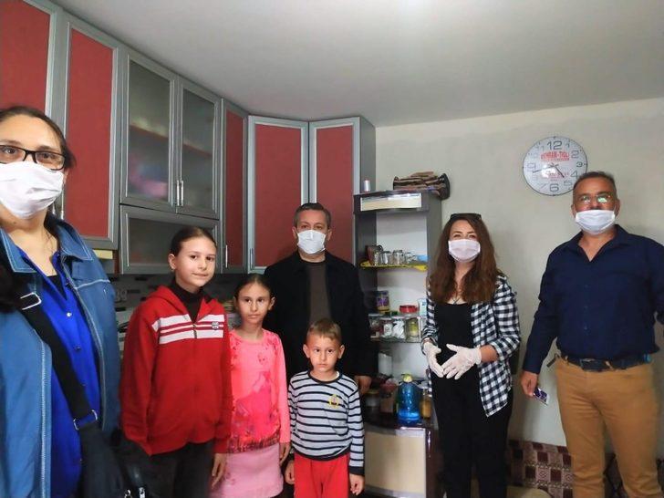 Televizyonları olmadığı için EBA’yı takip edemeyen 5 öğrenciyi sevindirdiler G3