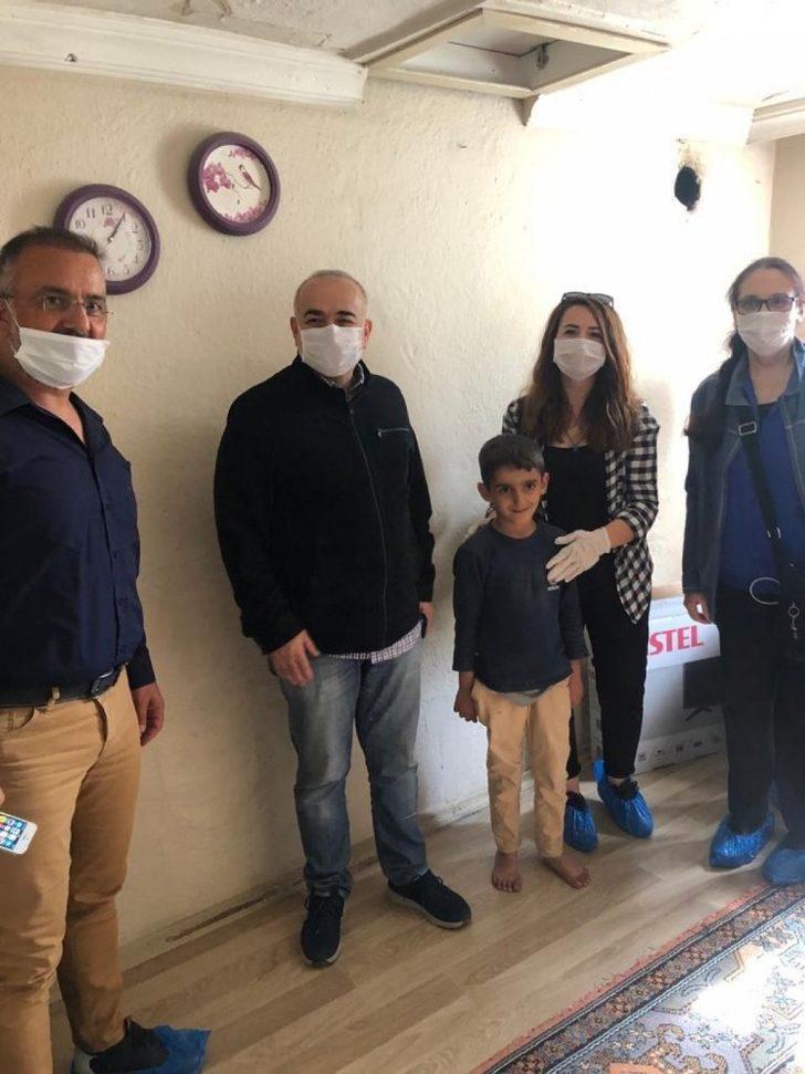 Televizyonları olmadığı için EBA’yı takip edemeyen 5 öğrenciyi sevindirdiler G4