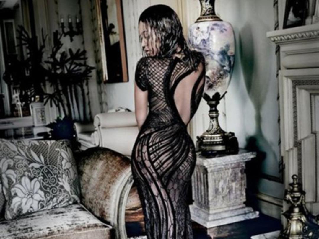 Beyonce'den olay yaratan pozlar