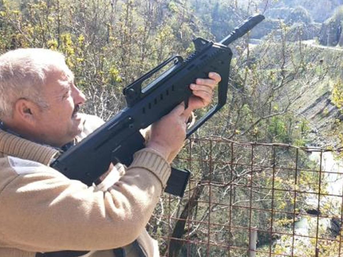 Ayı saldırılarına karşı alınan &ouml;nlemler &ccedil;are olmadı, t&uuml;fekle bekliyorlar