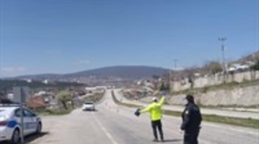Balıkesir&rsquo;de polis 450 ara&ccedil; s&uuml;r&uuml;c&uuml;s&uuml;ne ceza kesti