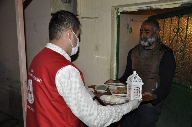 Tunceli’de evlere kandillerle kahvaltı servisi G3