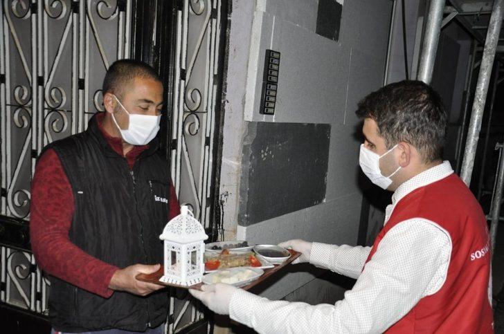 Tunceli’de evlere kandillerle kahvaltı servisi G4