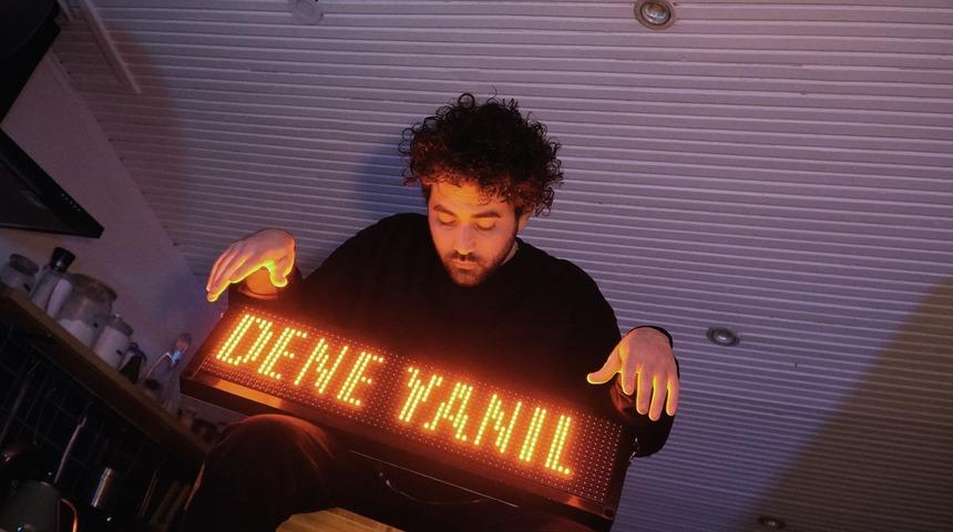 Türkçe elektronik müziğin ilk temsilcilerinden Emir Yargın evde klip çekti