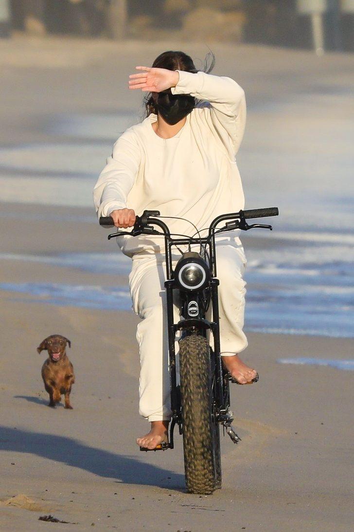 Sofia Richie ile Scott Disick plajdan vazgeçmiyor G5