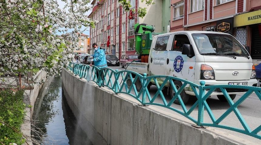 K&uuml;tahya&rsquo;da ila&ccedil;lama ve dezenfeksiyon &ccedil;alışması