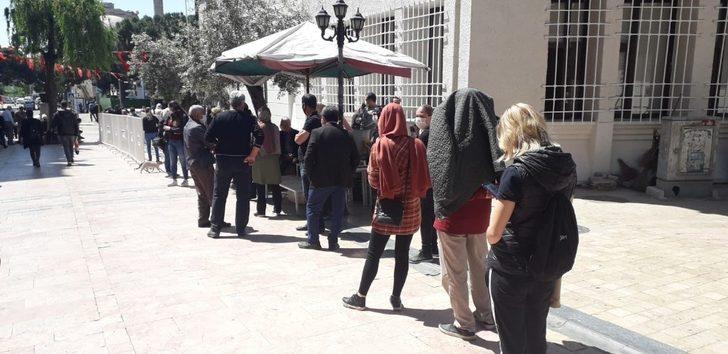 4 gün sonra banka ve PTT şubelerinde uzun kuyruklar oluştu G1